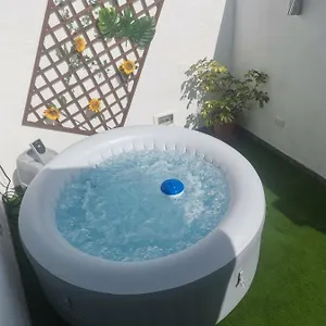 https://chalet-con-jacuzzi-climatizado-barbacoa-y-cerca-de-la-playa.in-canary-islands.com